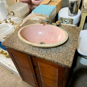 Mueble de Baño con Bacha Rosada y Mesada de Granito - imagen 4