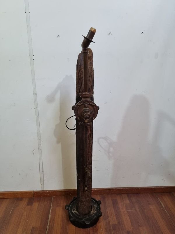 Lámpara de Pie Rústica con Tronco Natural, Hierro y Bronce
