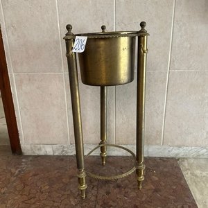 Lote anterior: Pedestal de Bronce con Portamaceta Estilo Clásico