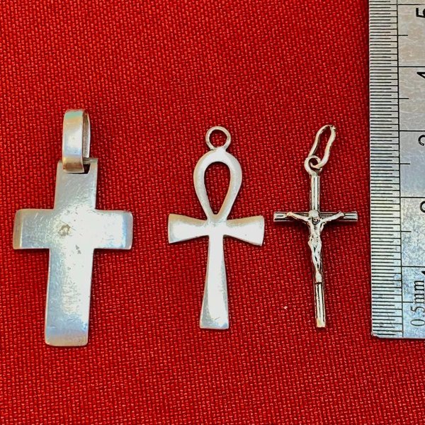 Tres crucifijos de Plata en excelente condición - imagen 7