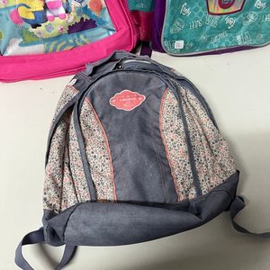 Lote de 3 Mochilas Infantiles: Minions y Cupcakes - imagen 4