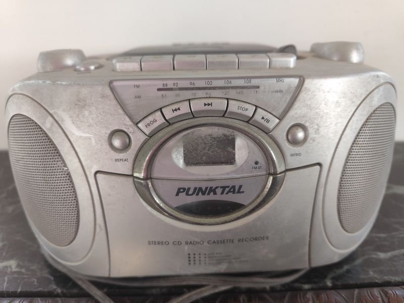 Radio Portátil con CD y Cassette Punktal