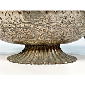 Centro de Mesa Oval de Metal Repujado con Asas y Pie - Sheffield Collection - imagen 3
