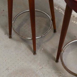 Par de Taburetes Altos Estilo Americano con Asientos de Cuerina Roja - imagen 3