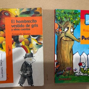 Lote siguiente: Libros: El Hombrecito Vestido de Gris y Pericopin