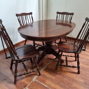 Juego de Comedor Clásico: Mesa Oval y 4 Sillas de Madera Lustrada - imagen 3