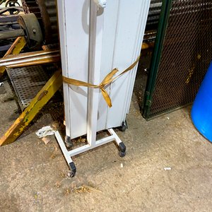 Puerta Plegable de PVC Blanca Usada con Detalle - imagen 4