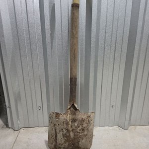Lote de Herramientas de Jardín y Trabajo: Palas, Serrucho, Guadaña y Rastrillo - imagen 3