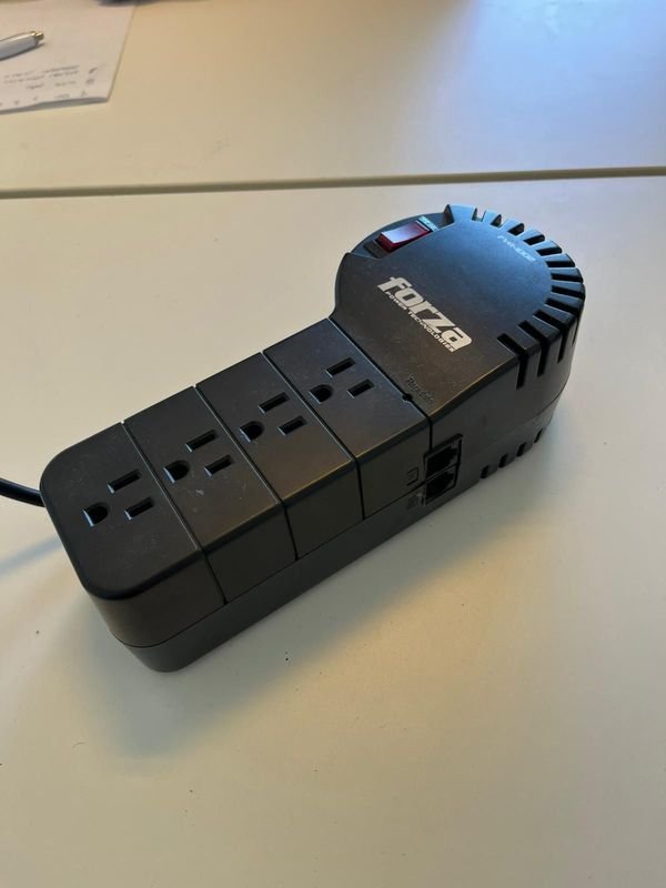 Regulador automático de voltaje FORZA - imagen 1