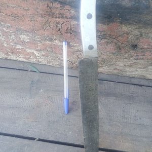 Lote anterior: Cuchilla de Hoja Negra con Mango Plateado