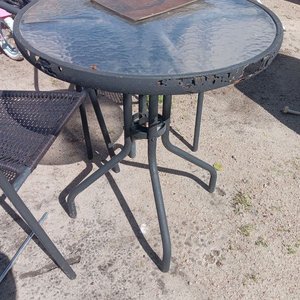 Juego de Patio: Mesa Redonda con Vidrio y 2 Sillas de Mimbre Sintético - imagen 2