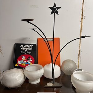 Lote siguiente: Centro de Mesa Decorativo con Velas y Libro "El Inglés Animado"