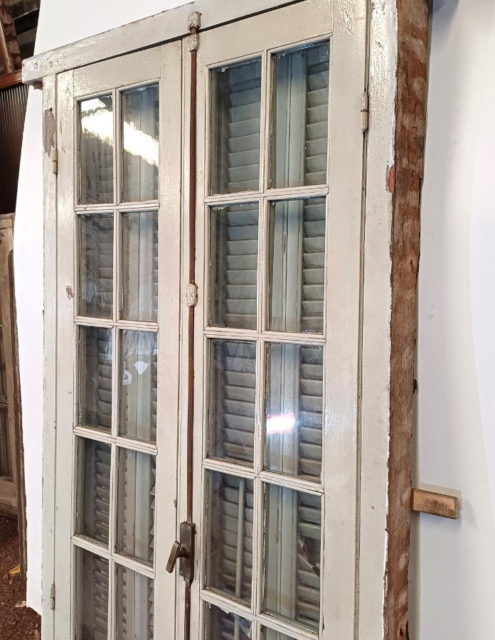 Ventana con 2 hojas batientes y celosías en cedro - imagen 4