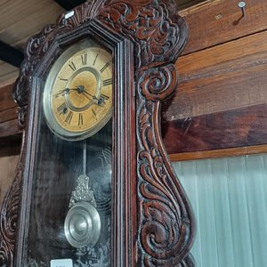 Reloj de Pared Antiguo con Péndulo y Caja Tallada - imagen 5