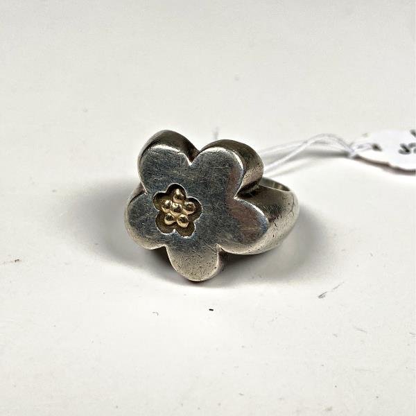 Anillo de Plata y Oro con Diseño de Flor