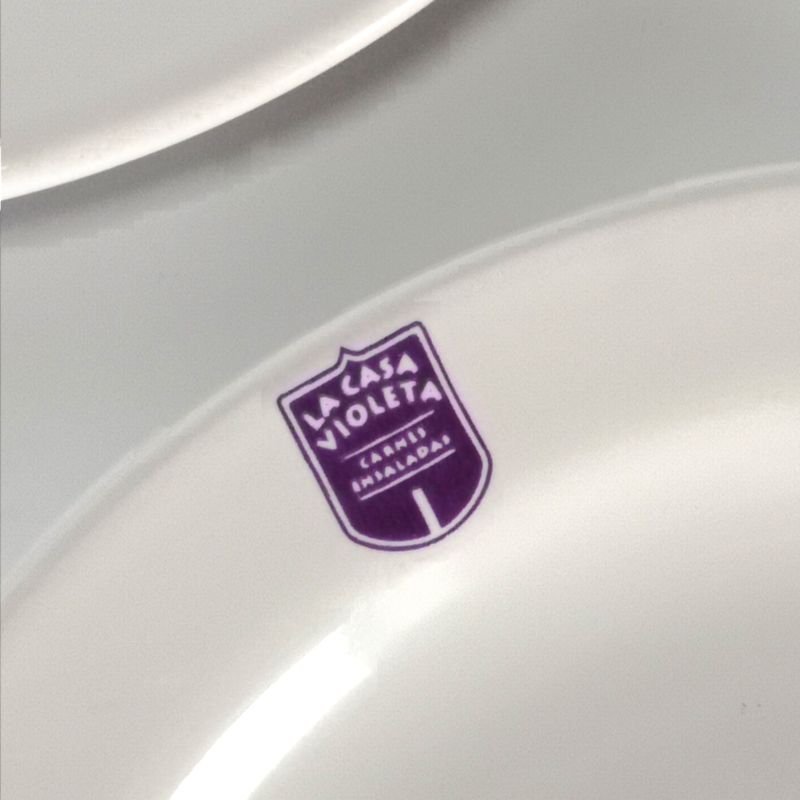 Platos de porcelana Olmos con publicidad La Casa Violeta - imagen 2