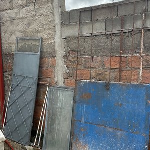 Lote siguiente: Portón puerta ventana 