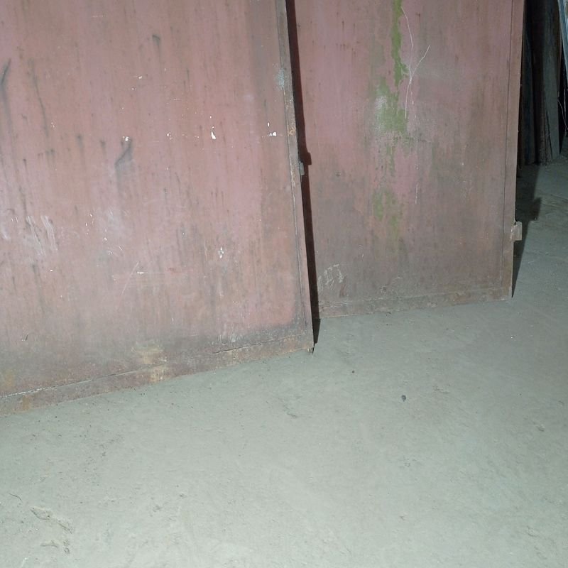 Puerta de hierro en carpintería, dos hojas y marco - imagen 3