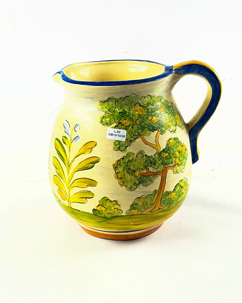 Jarra de Cerámica Beige con Paisaje Pintado y Asa Azul