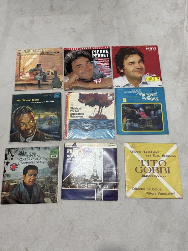 Lote de 9 Vinilos Internacionales: J. Dassin, Pierre Perret, Nat King Cole, Tito Gobbi y más