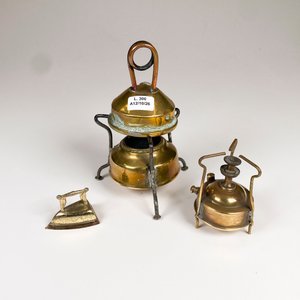 Lote de 4 Miniaturas: Cocinita a Alcohol, Planchita y Mechero de Bronce - imagen 2