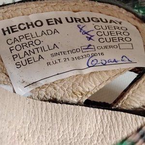 Sandalias Verdes con Plataforma Brillante y Tela - Industria Uruguaya Talle 37 - imagen 2