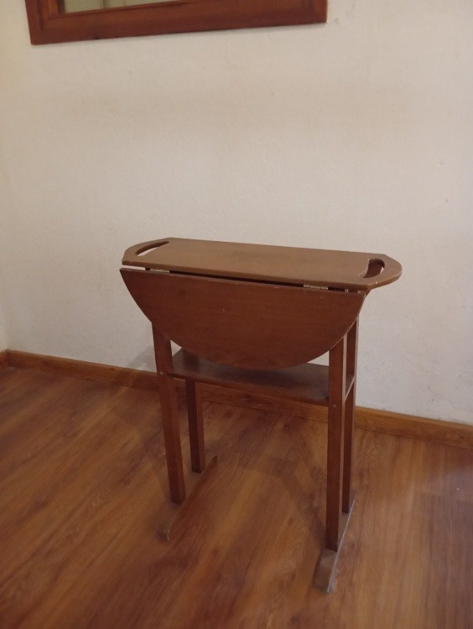Mesa de madera con patas plegables - imagen 4