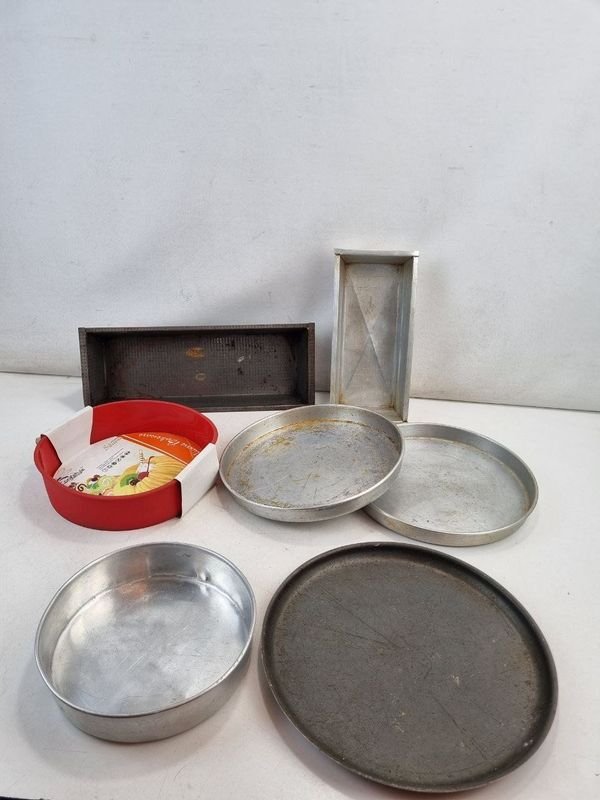 Set de 7 Moldes y Bandejas para Repostería en Metal y Silicona