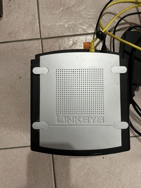 Router TP Link rompemuros modelo Archer C3200 y servidor de almacenamiento de datos Lynksys modelo NAS2000 - imagen 3