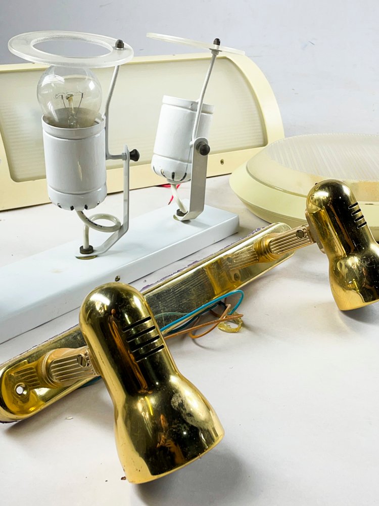 Cuatro piezas de metal y accesorios - imagen 3