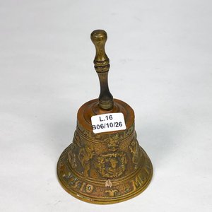Lote siguiente: Campanilla Antigua de Bronce y Cobre Labrado con Badajo