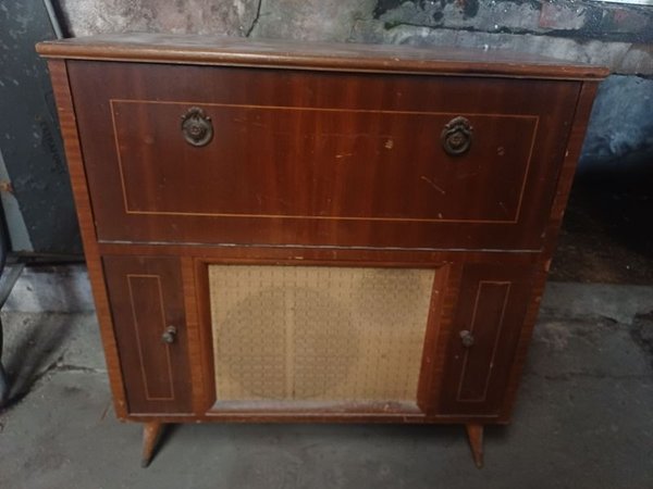 Antiguo Mueble Tocadiscos de Madera - imagen 1