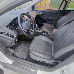 Ford Focus Blanco 2017 con Interior de Cuero - imagen 2