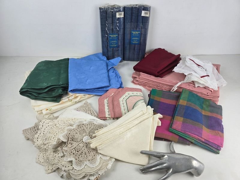 Lote de Manteles y Servilletas de Tela y Crochet