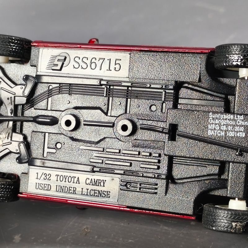 Modelo de coche a escala 1/32 de Toyota Camry en metal - imagen 7