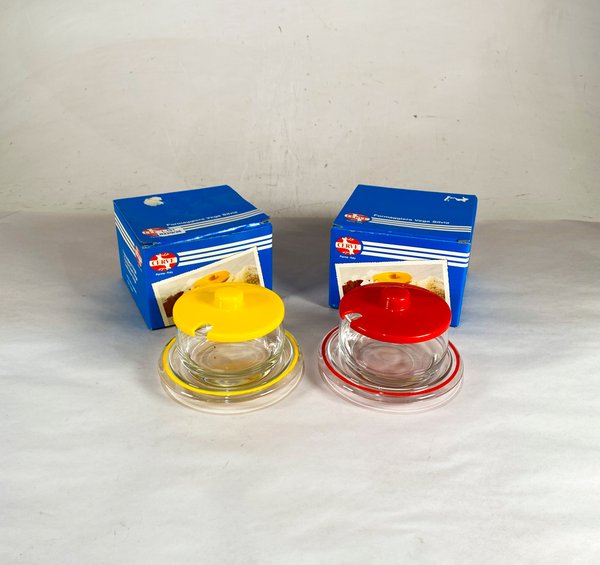 Set de 2 Piezas Vintage: Quesera Cerve con Tapa Amarilla y Azucarero con Tapa Roja - imagen 1