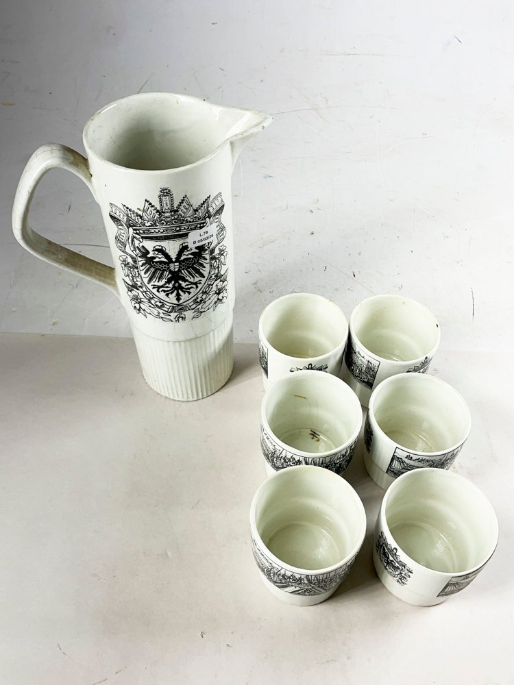 Set de cerámica blanca con escudo y jarra - imagen 2