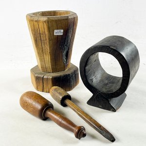 Conjunto de 3 Piezas de Madera: Florero, Pieza Circular y Mano de Mortero - imagen 1