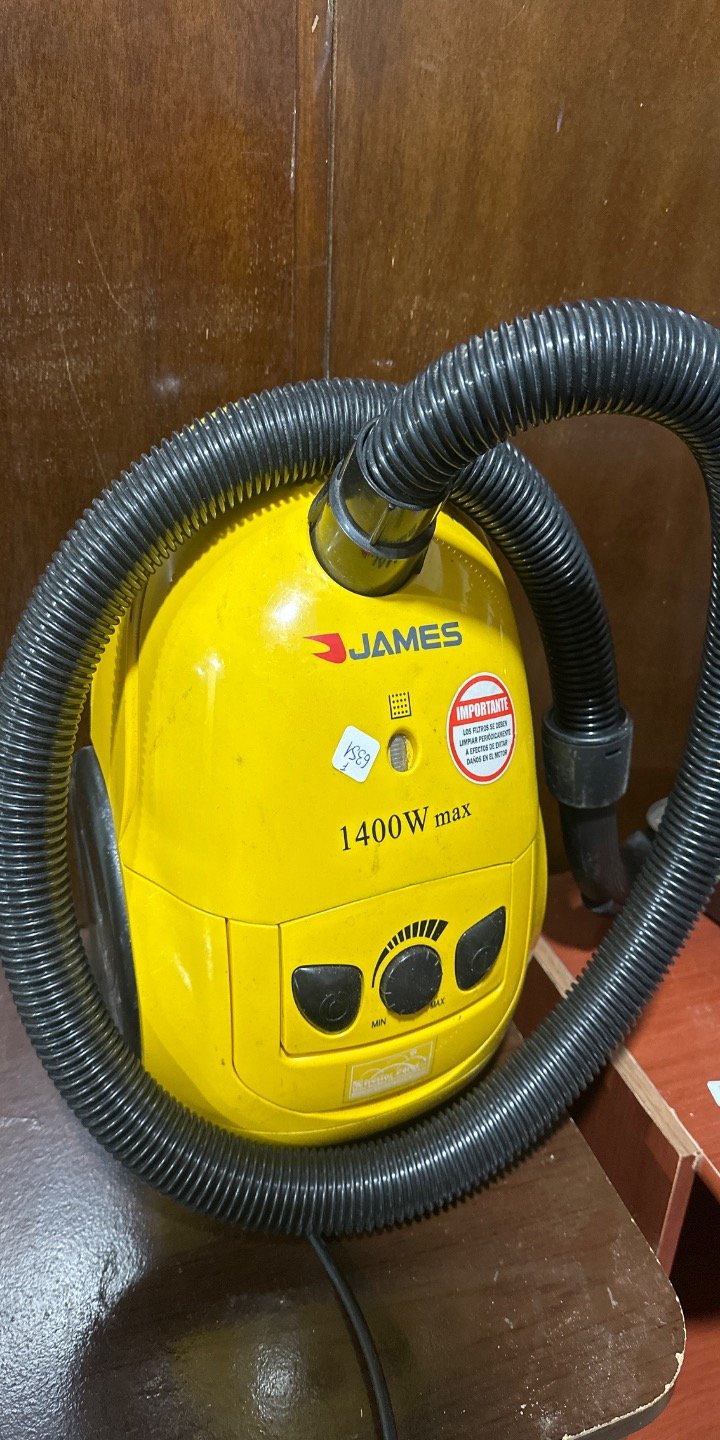 Aspiradora James 1400W Usada