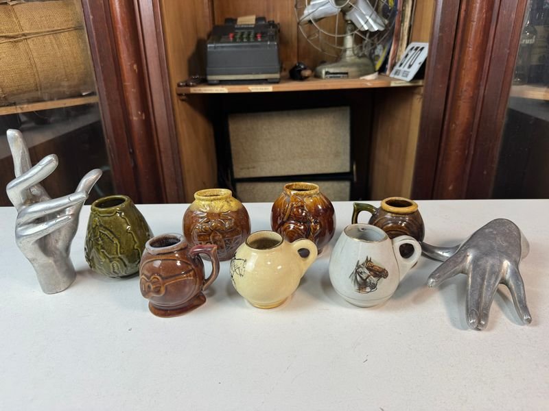 Colección de vasijas cerámicas artesanales