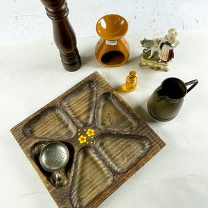 Lote de 6 piezas: copetinero de madera, colador de té, salero, figura de porcelana y más - imagen 2