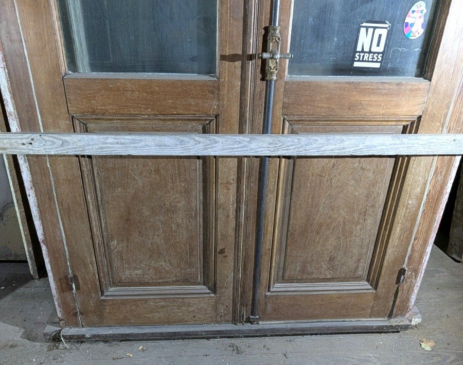 Puerta antigua de madera con vidrio y marco de pinotea - imagen 6