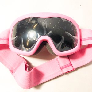 Cinco Masajeadores Faciales Tipo Lentes Rosados con Estuche - imagen 3