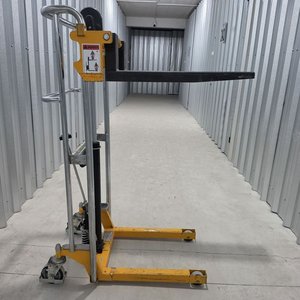 Lote siguiente: Apilador Hidráulico Manual Wesco PJ4120N con Capacidad 400kg