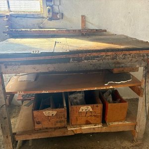 Lote siguiente: Mesa de Trabajo y Banco de Madera Rústico
