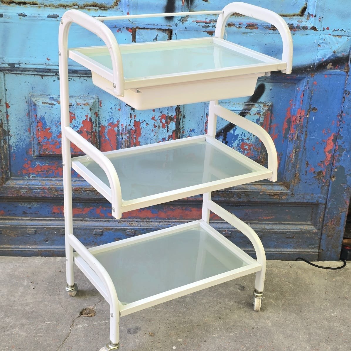 Item lote-14-carro-auxiliar-3-estantes-y-1-cajon - Image 1