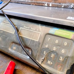 Balanza Digital KUMA con 5 Pesas de Calibración - imagen 2