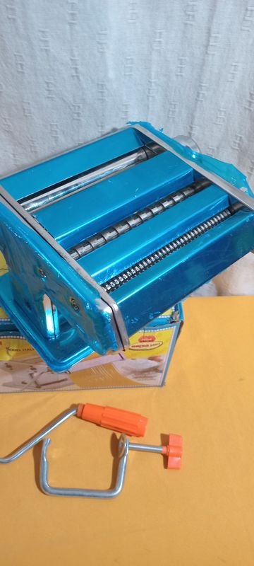 Máquina de pasta manual en caja - imagen 2
