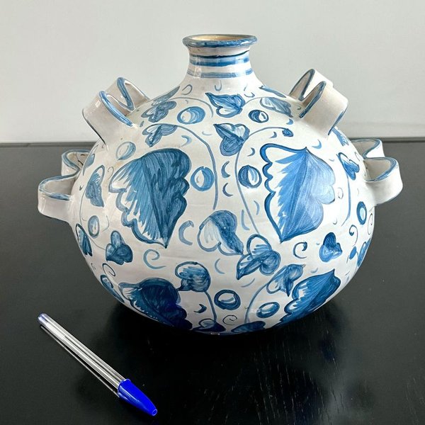 Gran florero en cerámica con flores azules - imagen 2