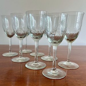 Juego de 7 Copas de Agua Antiguas Talladas - imagen 1